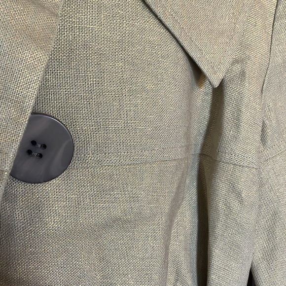 Brown shimmery size 6 short jacket. Kensie - Picture 4 of 6